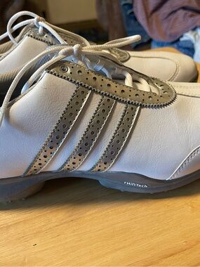 AdidasTraxion Thin Tech Fit Foam White & Silver Soft Spike Golf Shoes Sz US 9.5